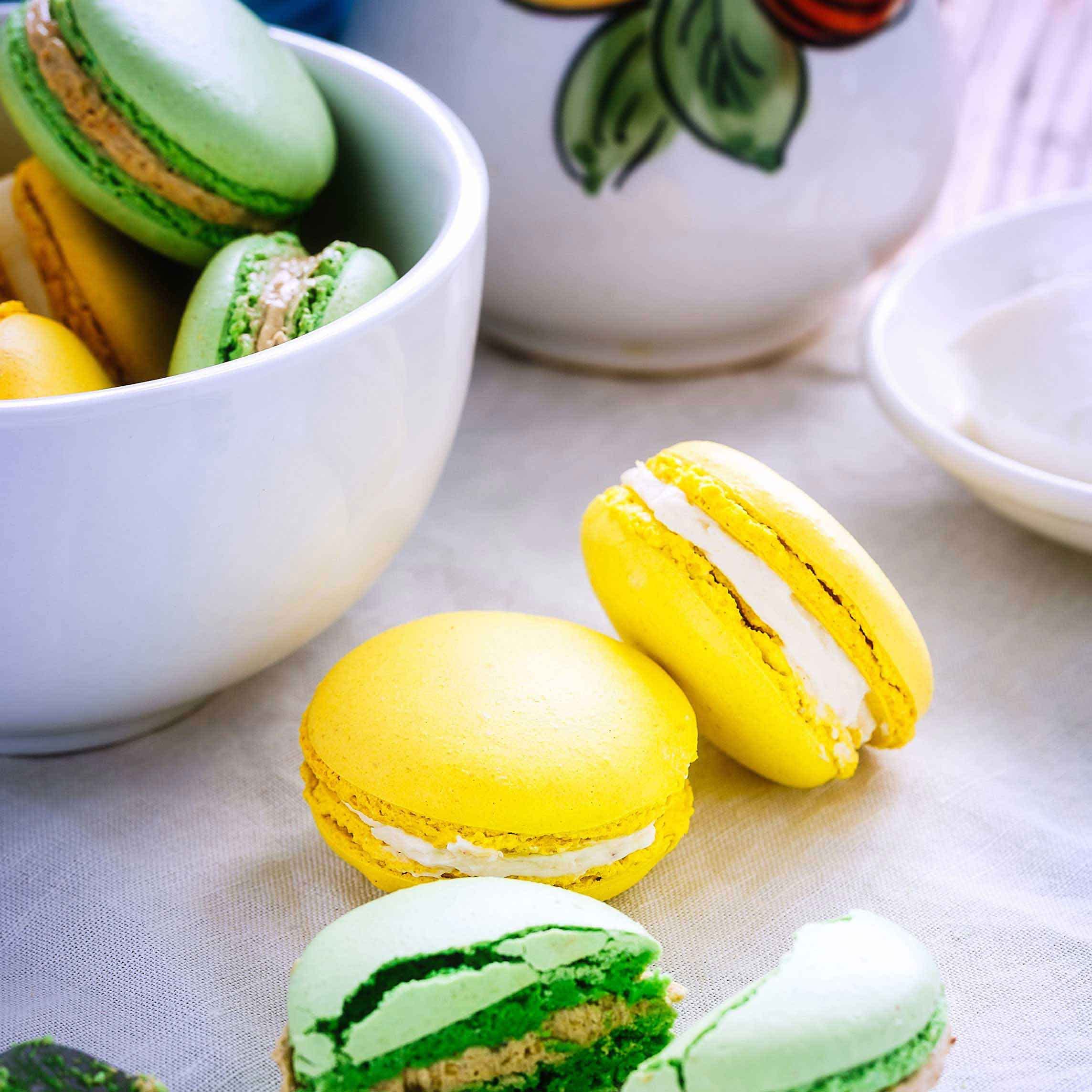 Gift Box of 20 Macaroons (up to 6 different flavours) : Amazon.co